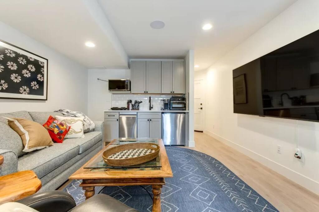 Apartment Brand New Two Building On A Park Denver