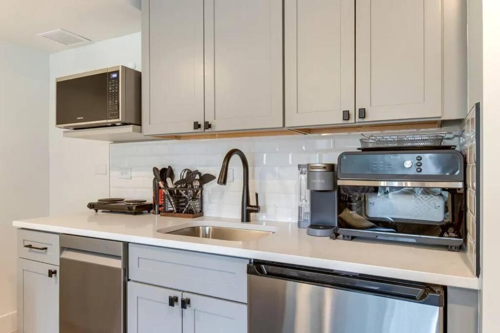 Apartment Brand New Two Building On A Park Denver
