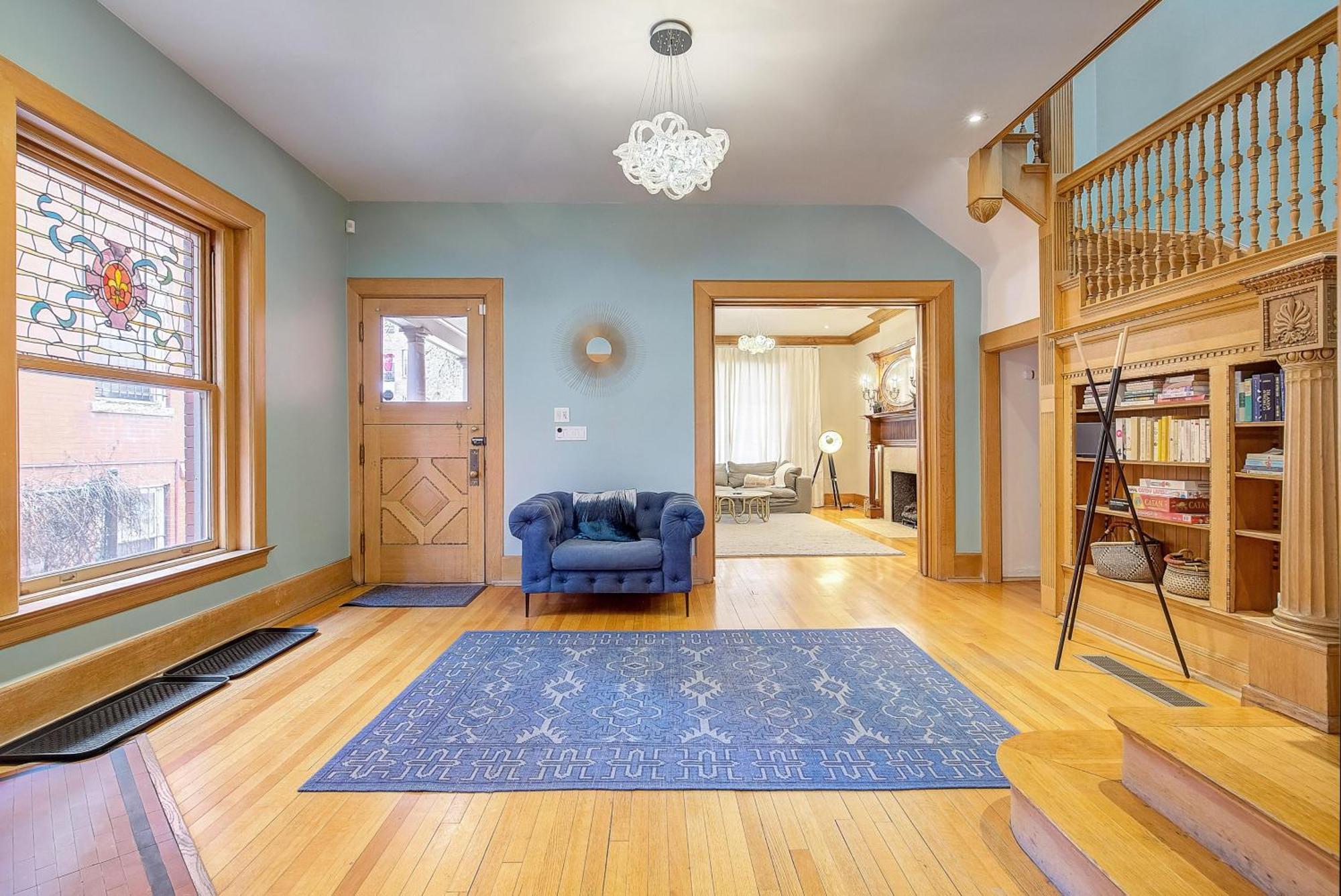 Apartment Stunning Historic - Dt Location! - Sleeps 8