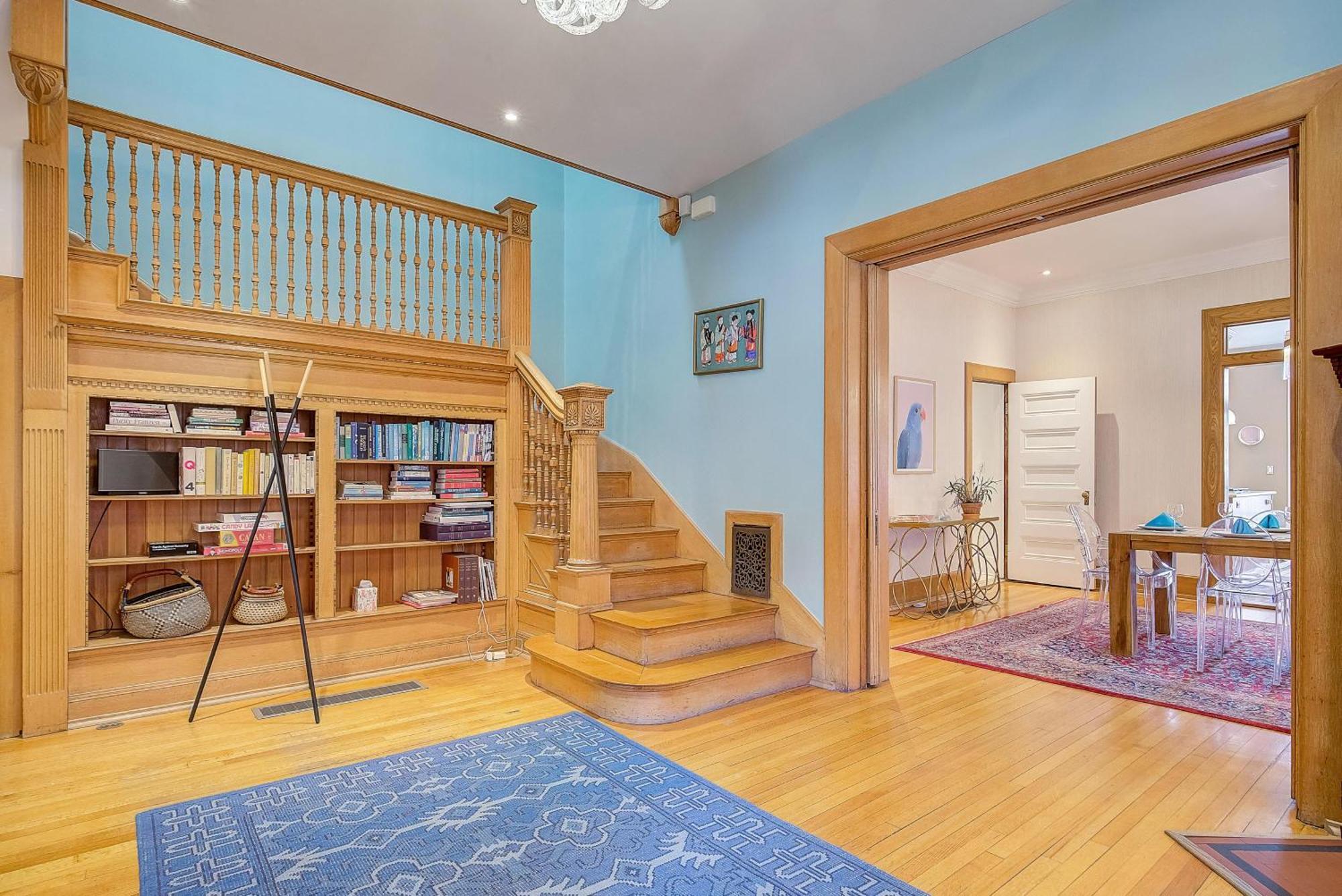 Stunning Historic - Dt Location! - Sleeps 8 *