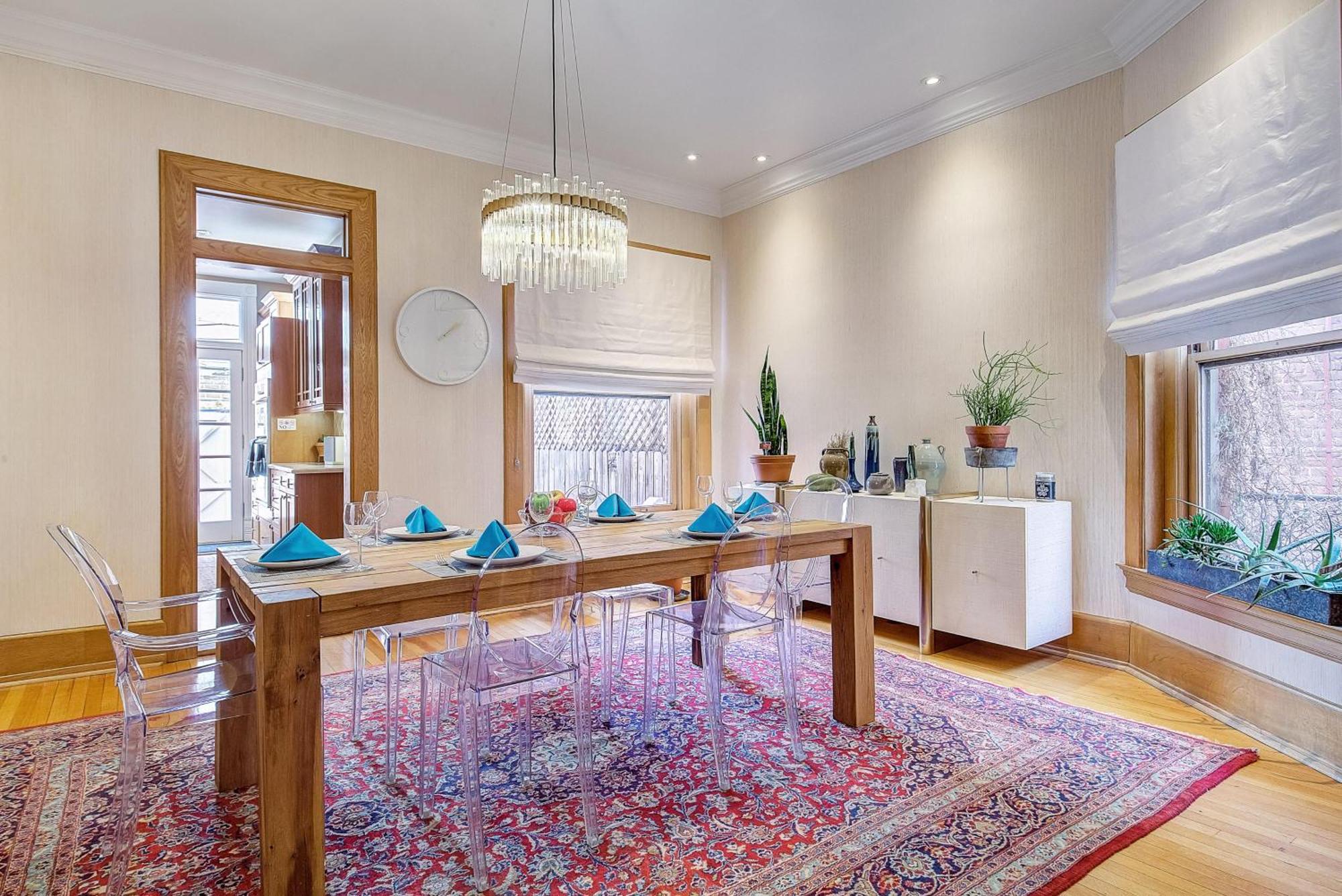 Stunning Historic - Dt Location! - Sleeps 8 Apartment *