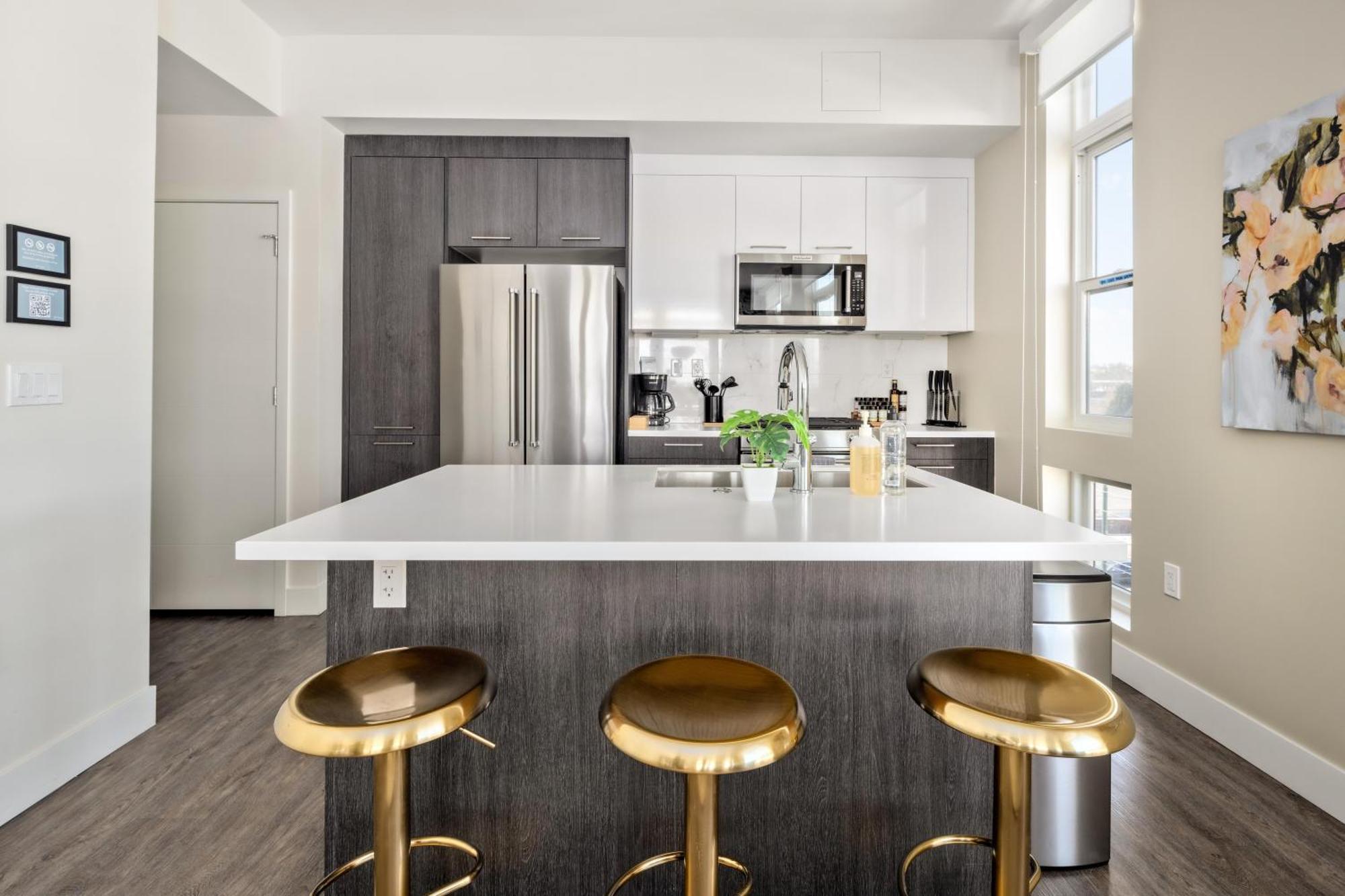 Floor | Amazing Windows | Zuni Lofts Holiday home Denver
