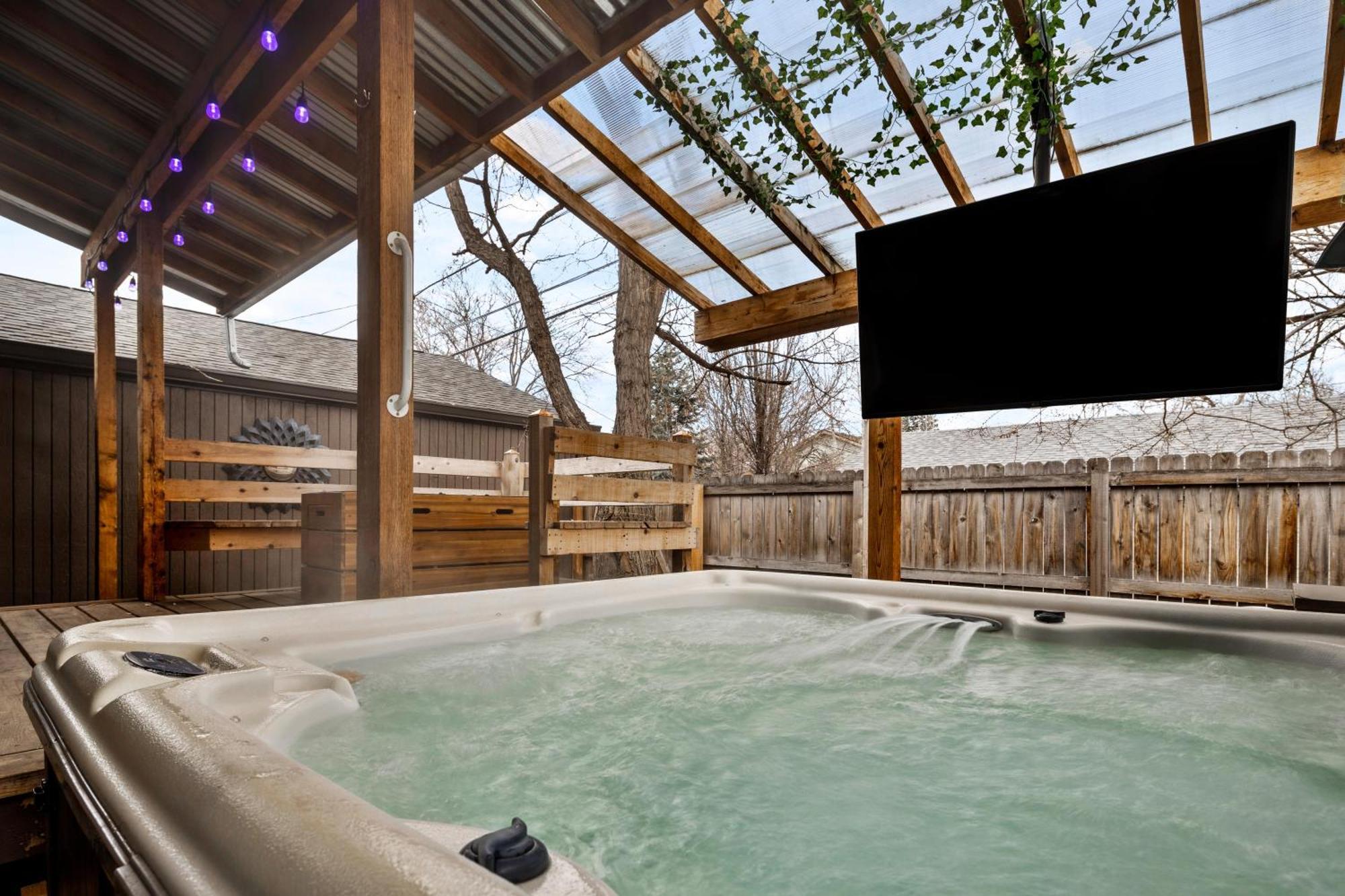 Garden Retreat - Hot Tub - Peloton - Walk To Shops Holiday home Denver