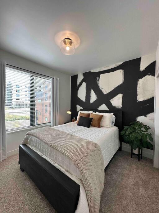 Spacious Th W/ Firepit, Mountain Views & Garage * Denver