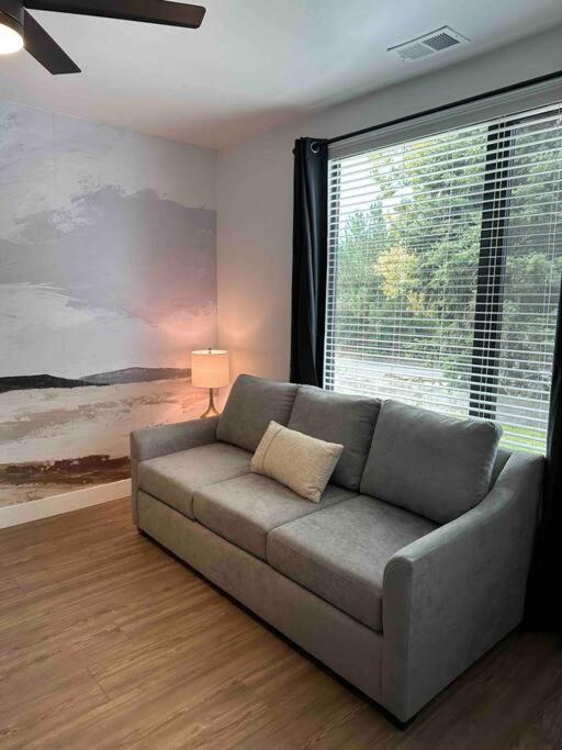 Spacious Th W/ Firepit, Mountain Views & Garage Holiday home Denver