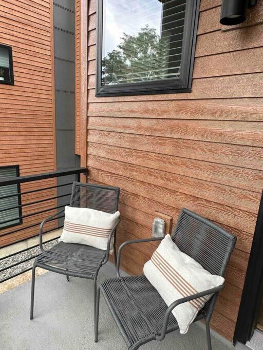 Holiday home Spacious Th W/ Firepit, Mountain Views & Garage