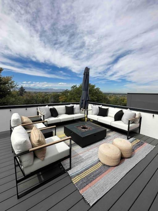 Spacious Th W/ Firepit, Mountain Views & Garage Denver