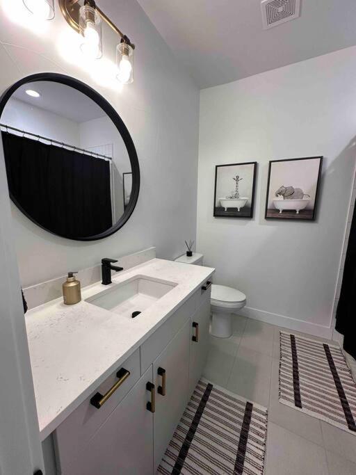 Spacious Th W/ Firepit, Mountain Views & Garage Holiday home *