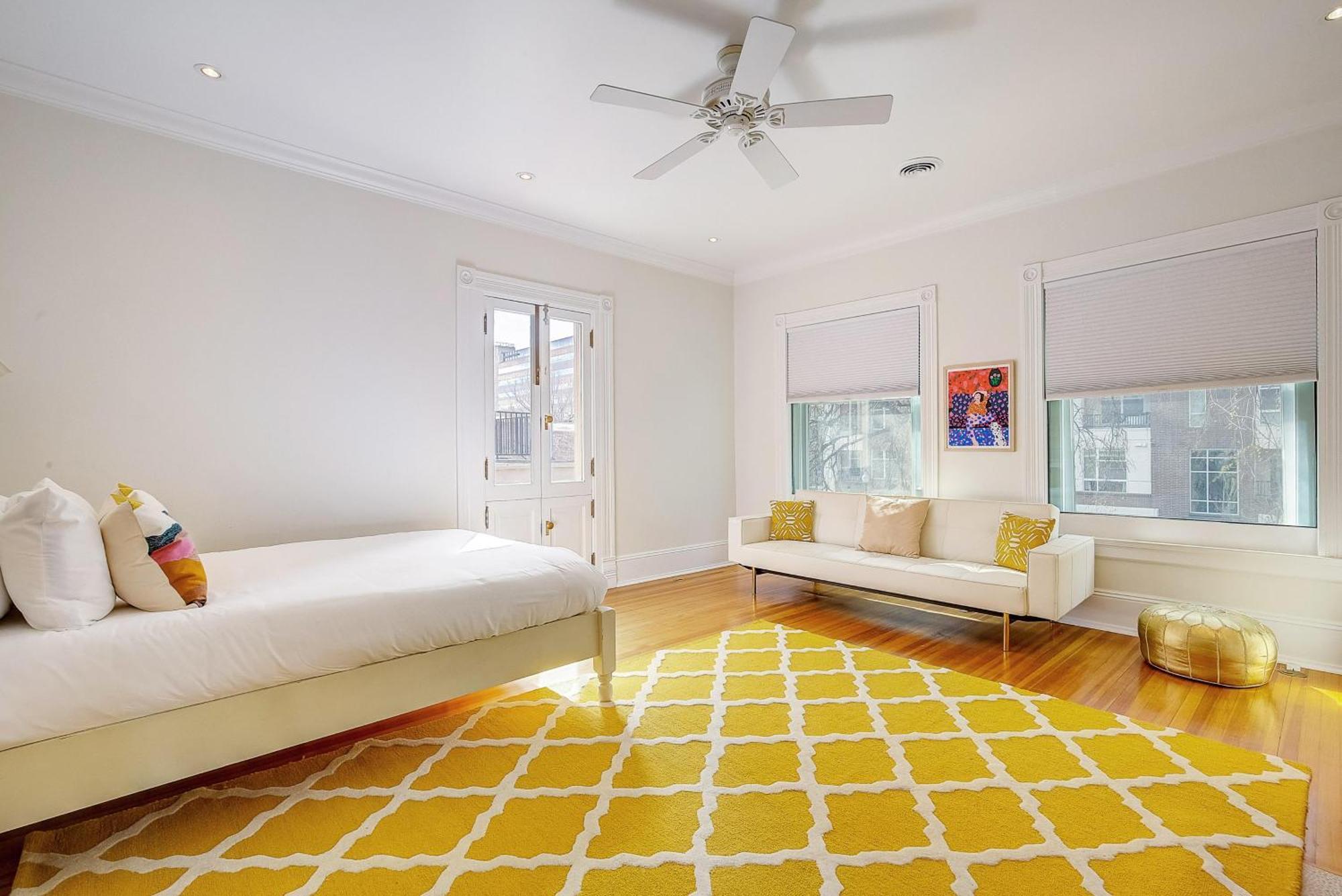 Stunning Historic - Dt Location! - Sleeps 8 *