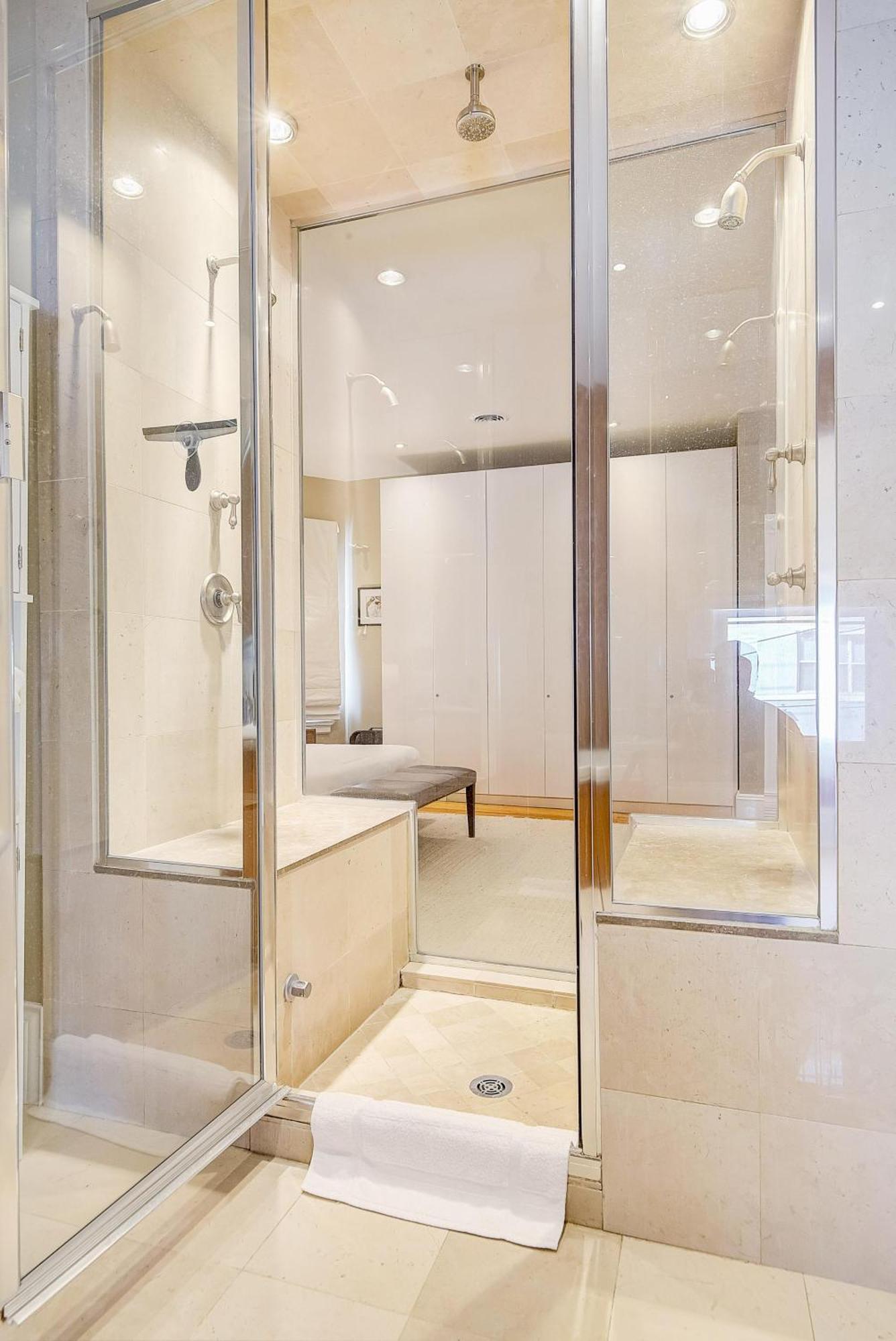 Stunning Historic - Dt Location! - Sleeps 8 *