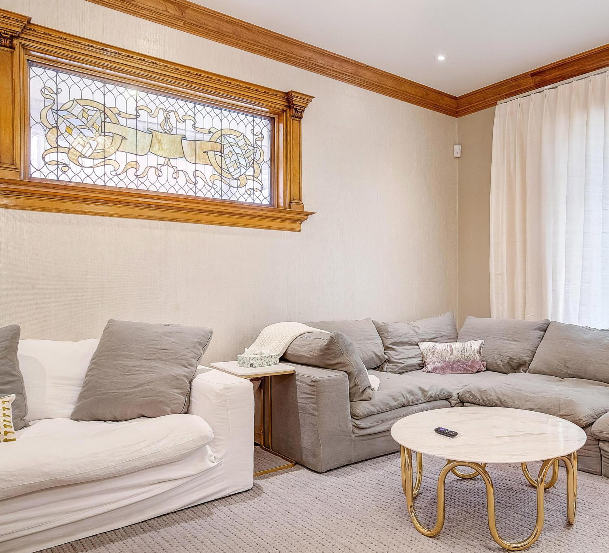 Stunning Historic - Dt Location! - Sleeps 8 *