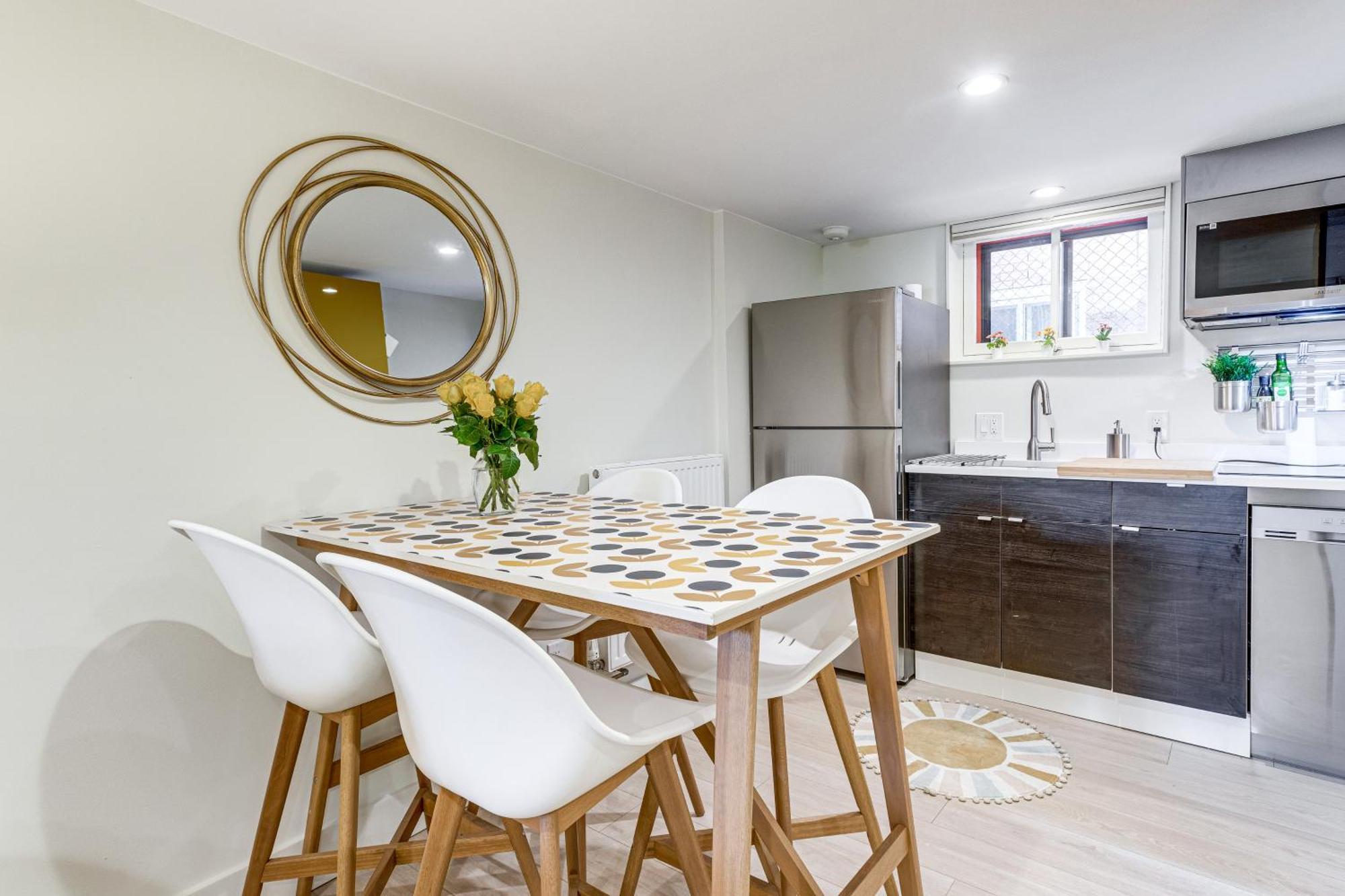 Apartment Stylish Pet-friendly Gem, 2 Mi To Downtown! *
