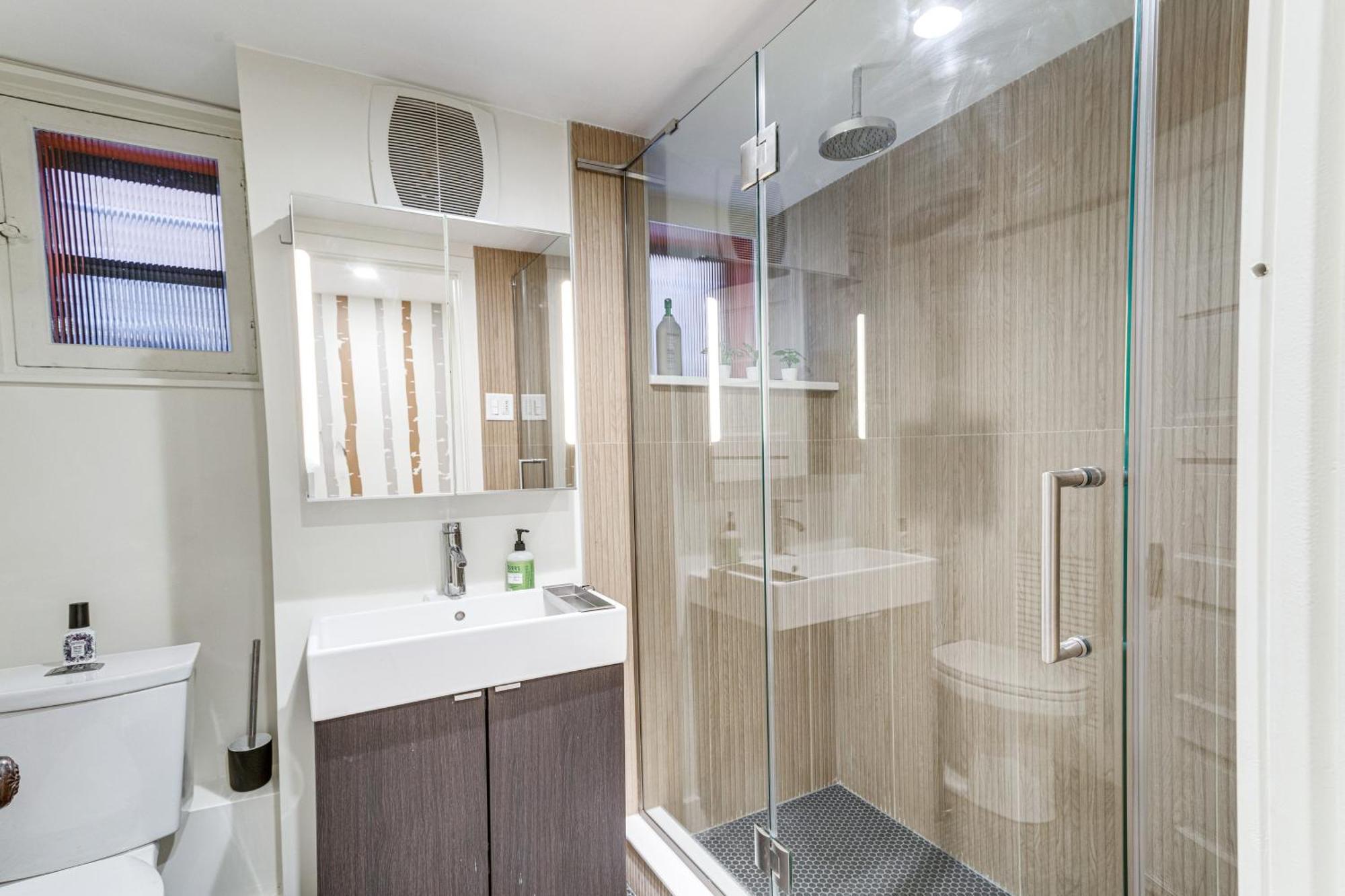 Stylish Pet-friendly Gem, 2 Mi To Downtown! Apartment *