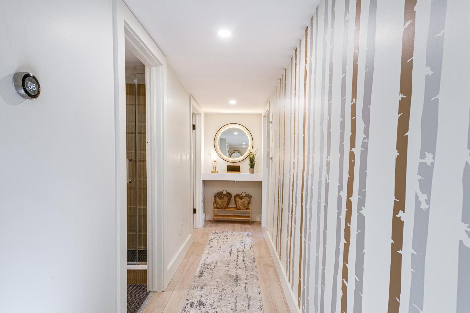 Apartment Stylish Pet-friendly Gem, 2 Mi To Downtown!