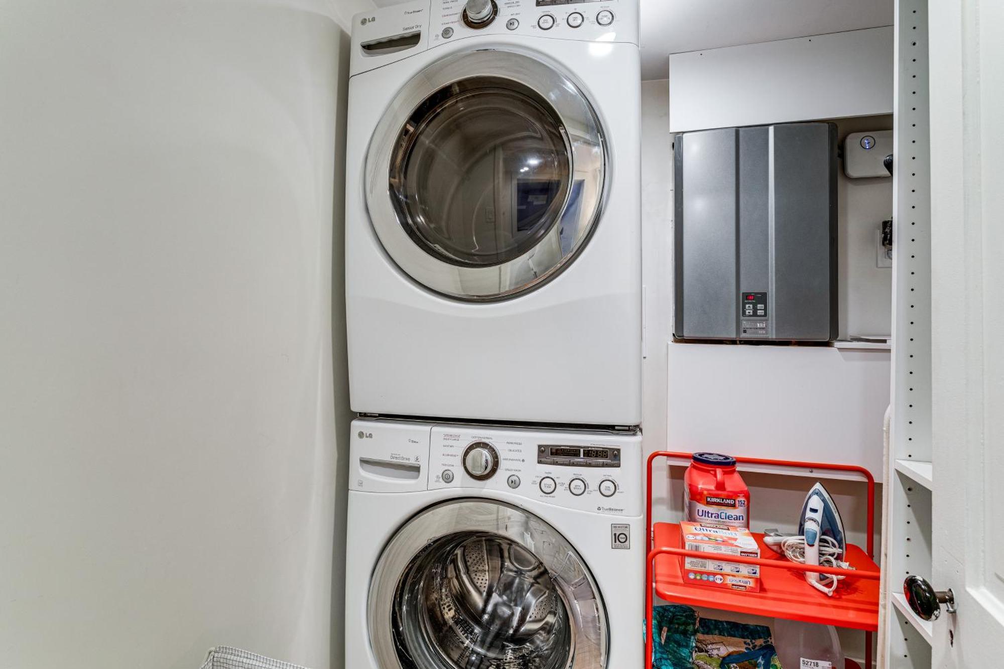 Apartment Stylish Pet-friendly Gem, 2 Mi To Downtown!