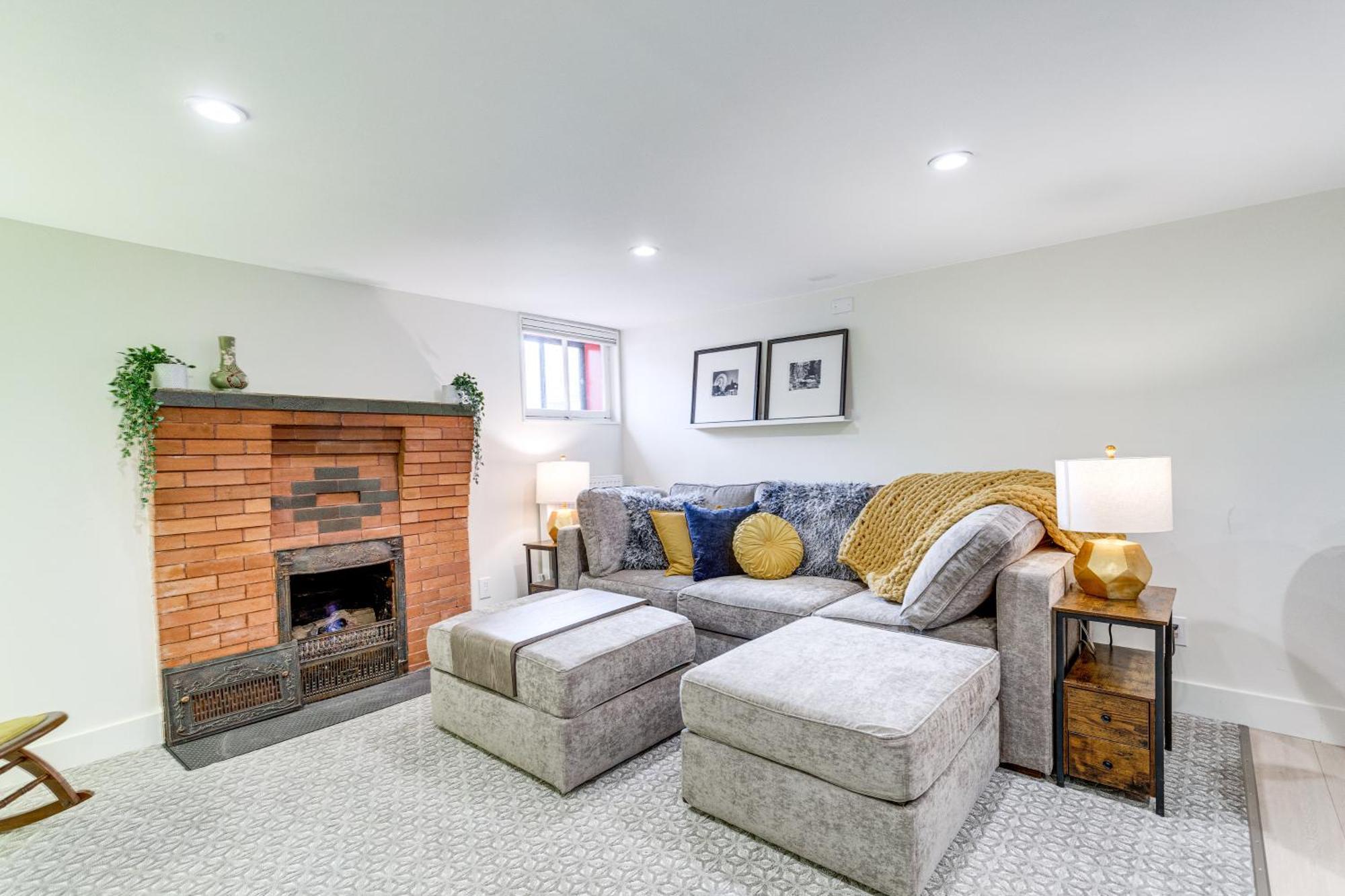Stylish Pet-friendly Gem, 2 Mi To Downtown! Apartment