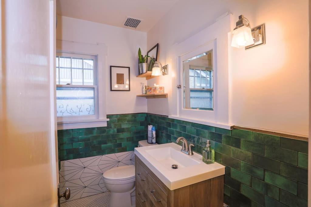 Cozy Near Restaurants, Coffeeshops, Hospitals, A Prime Spot! *