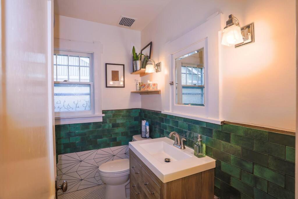 Holiday home Cozy Near Restaurants, Coffeeshops, Hospitals, A Prime Spot! Denver