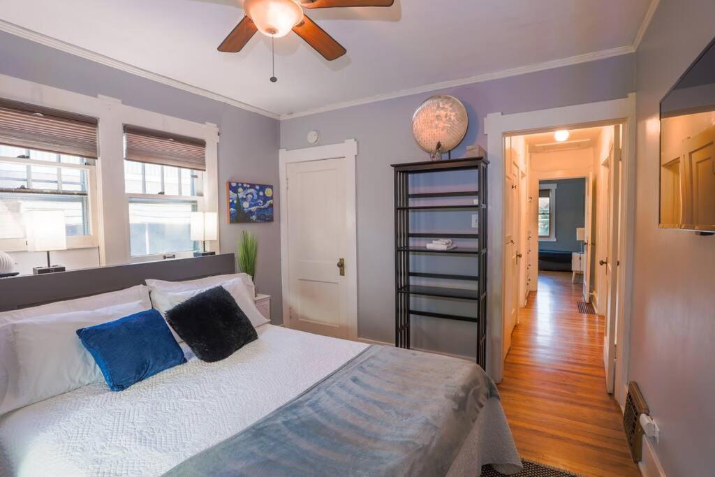 Cozy Near Restaurants, Coffeeshops, Hospitals, A Prime Spot! Holiday home Denver