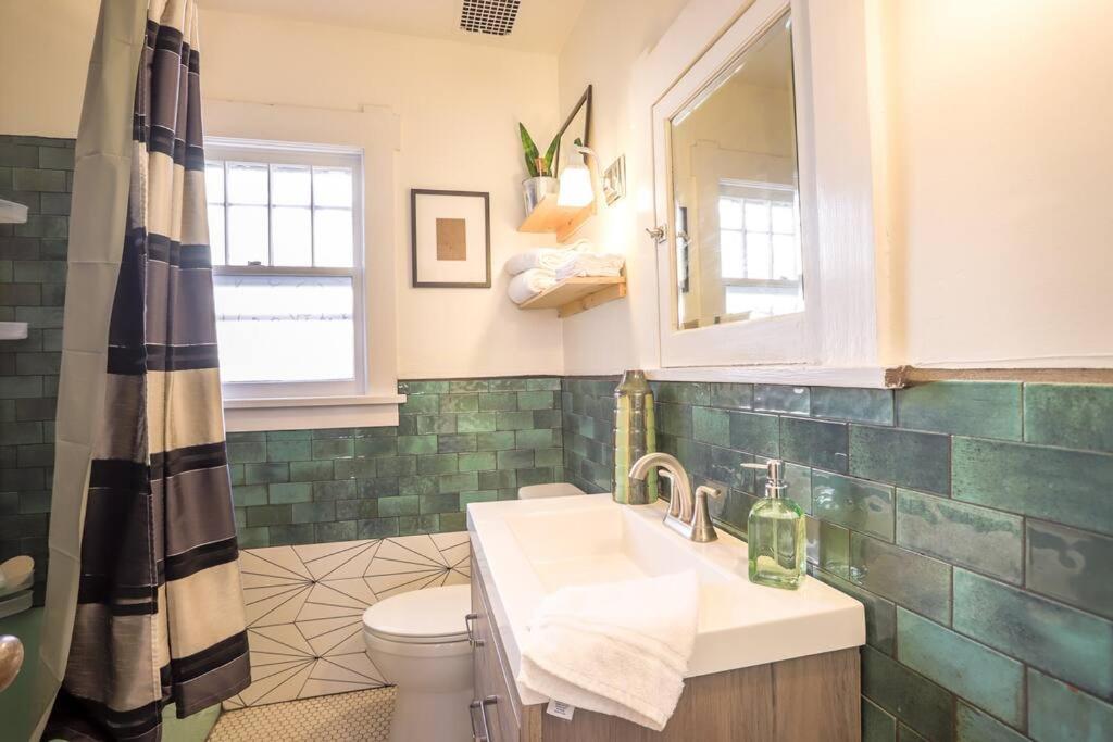 Holiday home Cozy Near Restaurants, Coffeeshops, Hospitals, A Prime Spot! Denver