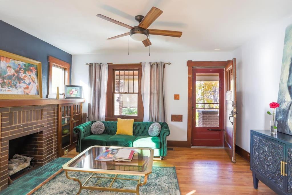 Cozy Near Restaurants, Coffeeshops, Hospitals, A Prime Spot! Holiday home