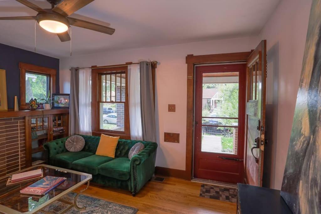 Cozy Near Restaurants, Coffeeshops, Hospitals, A Prime Spot!