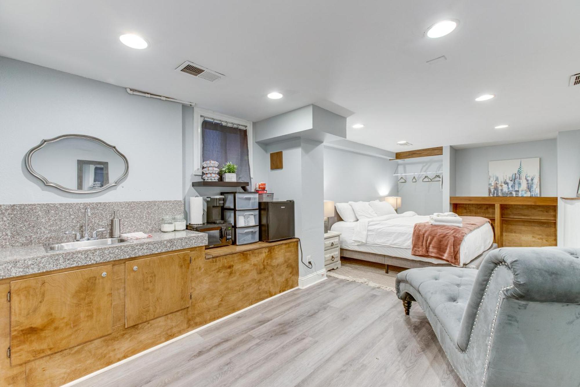Apartment Cozy With Patio - 1 Mi To Coors Field! *