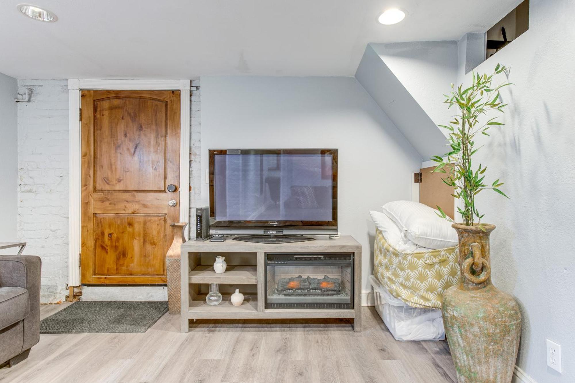 Apartment Cozy With Patio - 1 Mi To Coors Field! *