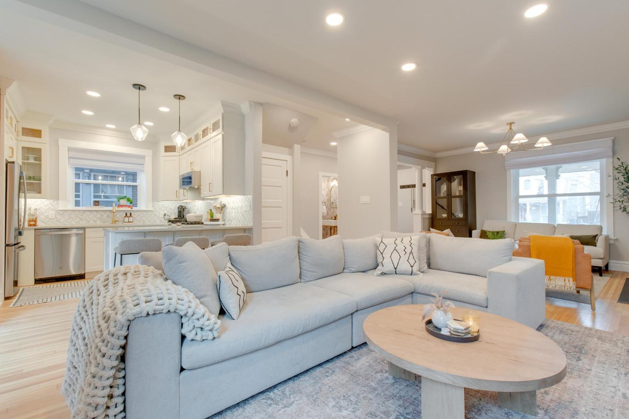 Ideally Located With Hot Tub And Fire Pits