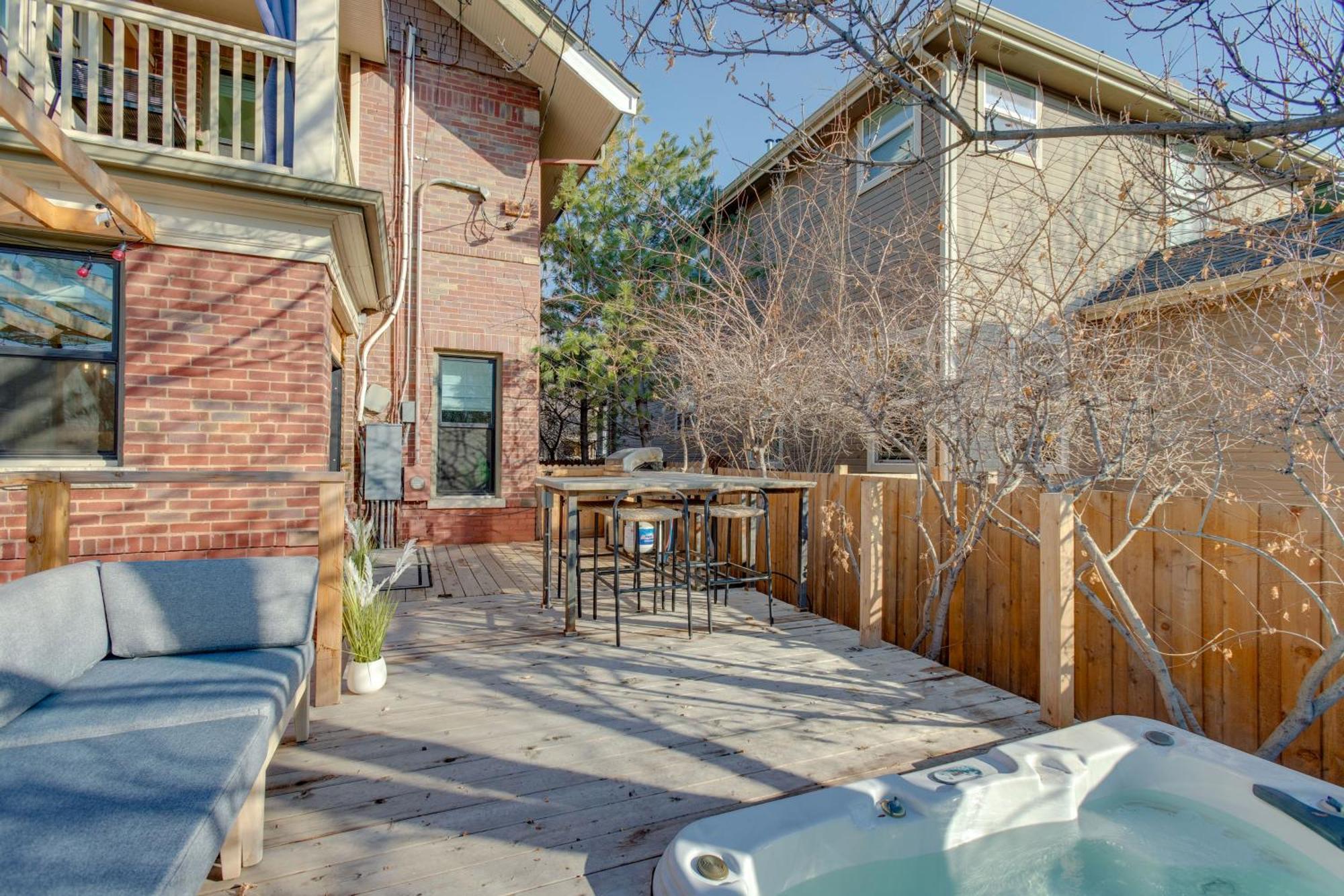 Holiday home Ideally Located With Hot Tub And Fire Pits