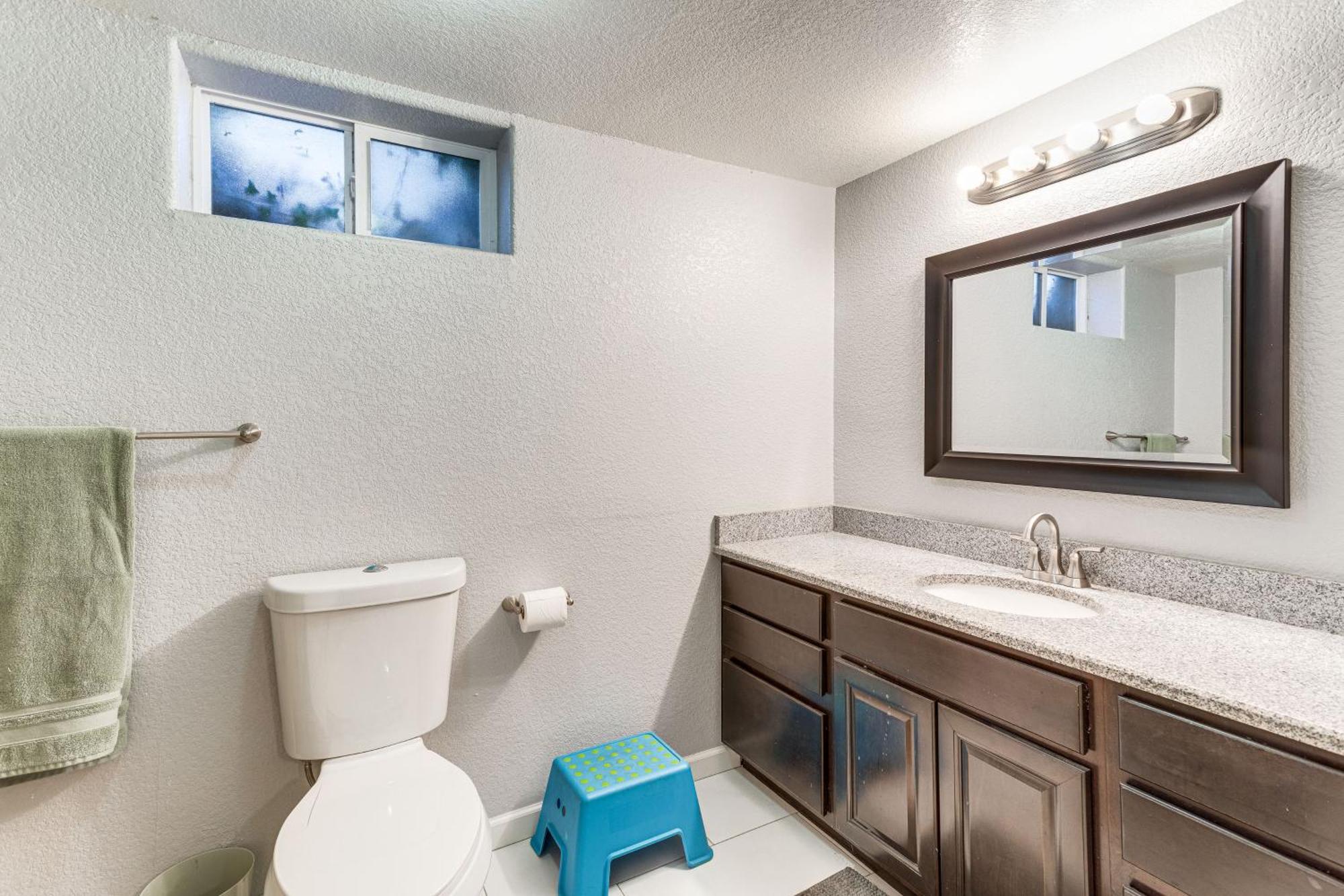 Pet-friendly With Yard, 5 Mi To Downtown Holiday home