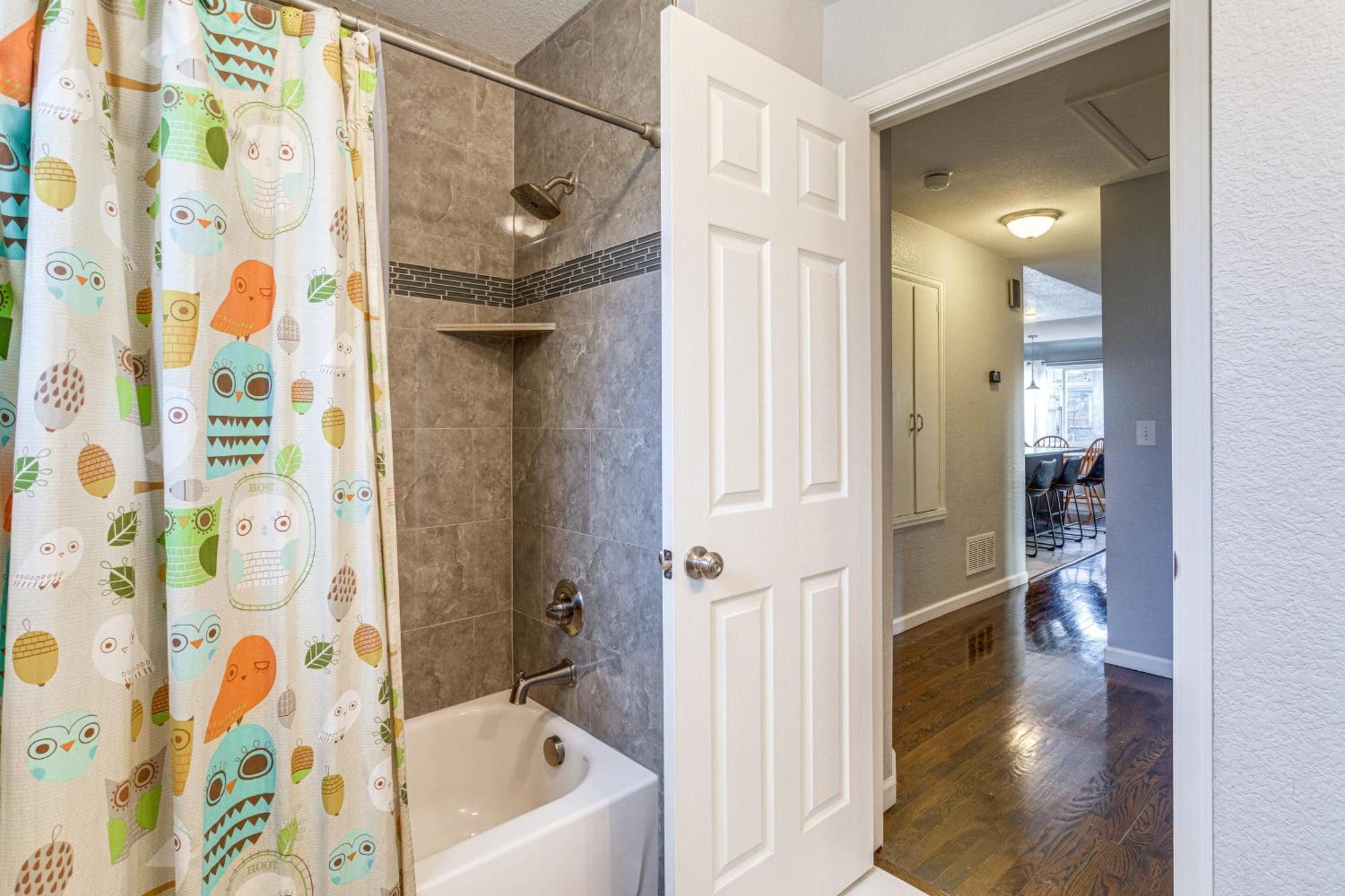 Pet-friendly With Yard, 5 Mi To Downtown Holiday home