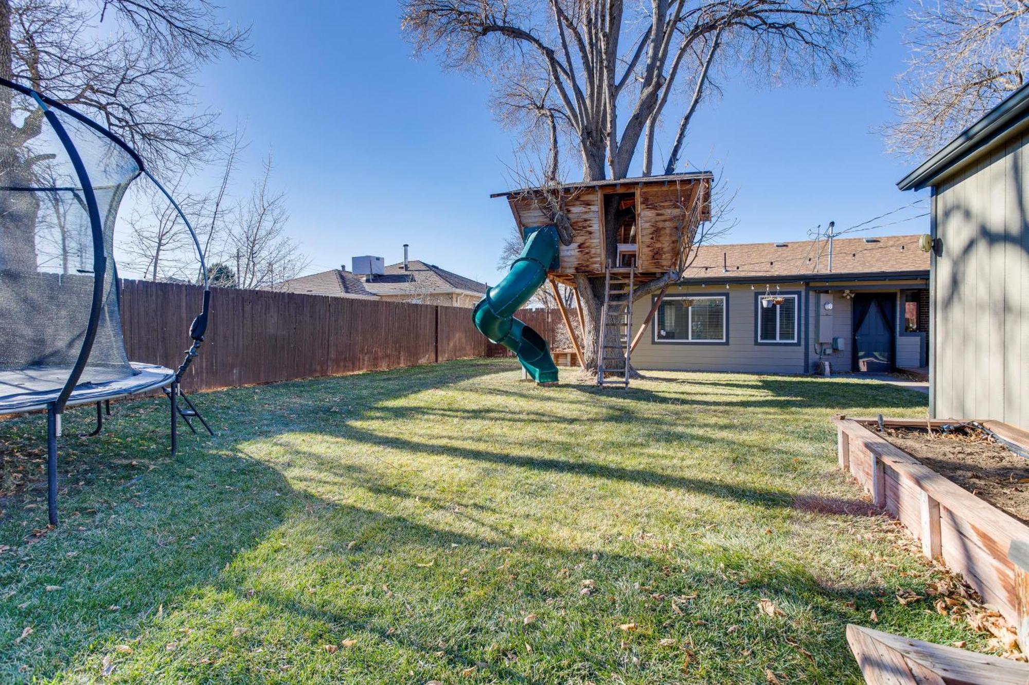 Pet-friendly With Yard, 5 Mi To Downtown Holiday home