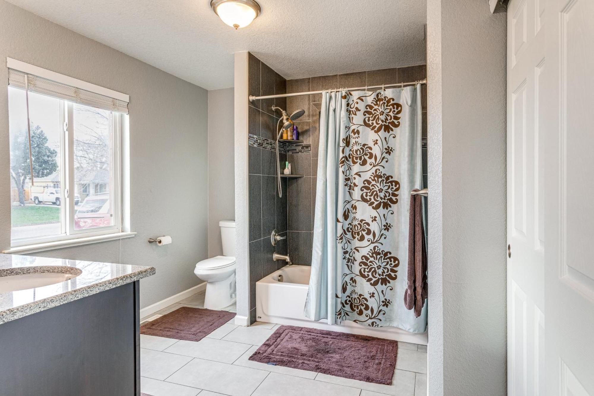 Pet-friendly With Yard, 5 Mi To Downtown Holiday home