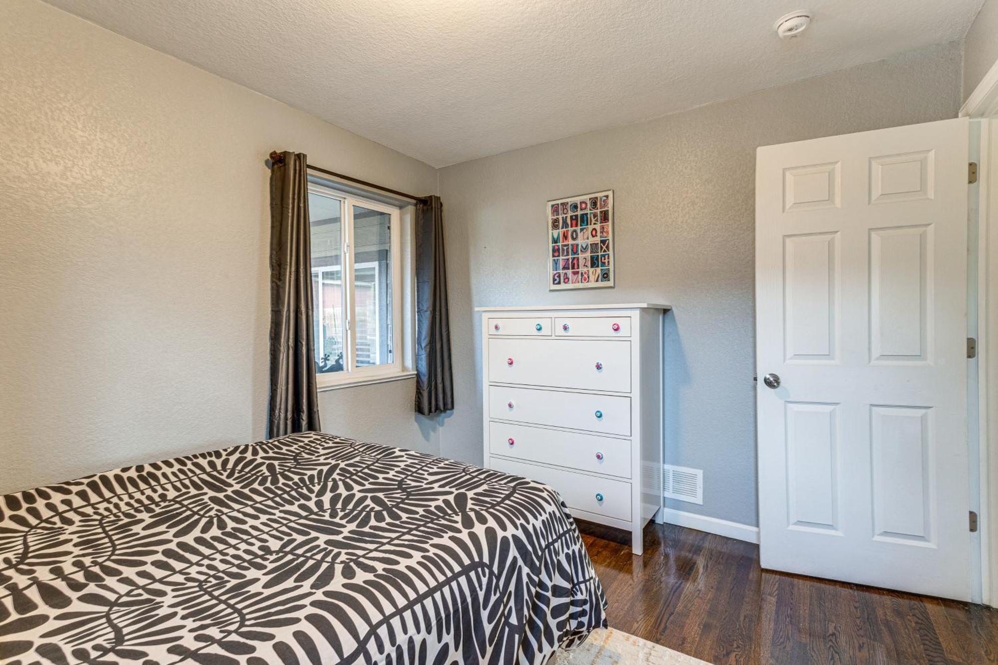 Pet-friendly With Yard, 5 Mi To Downtown Holiday home Denver