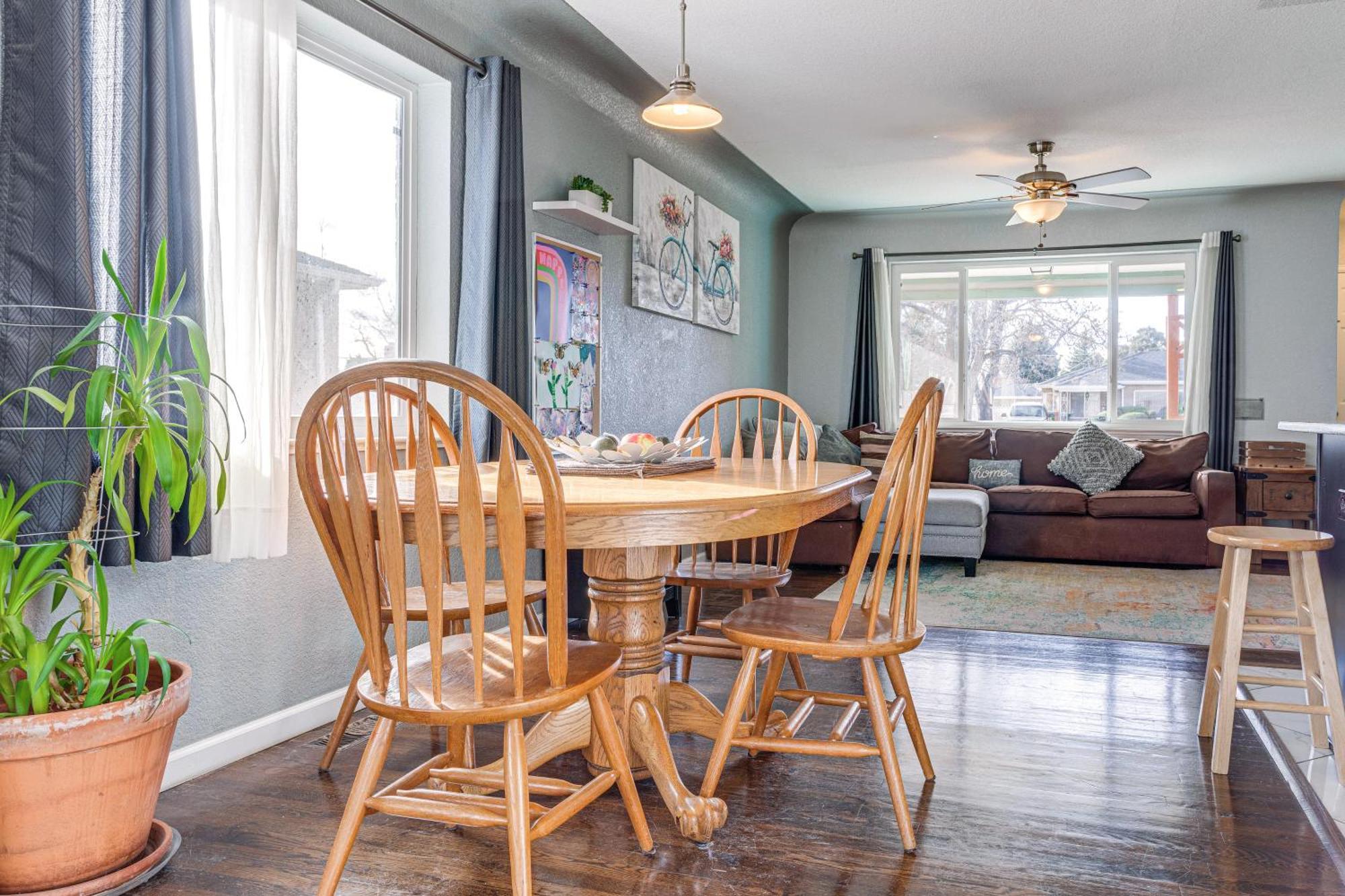 Pet-friendly With Yard, 5 Mi To Downtown Holiday home