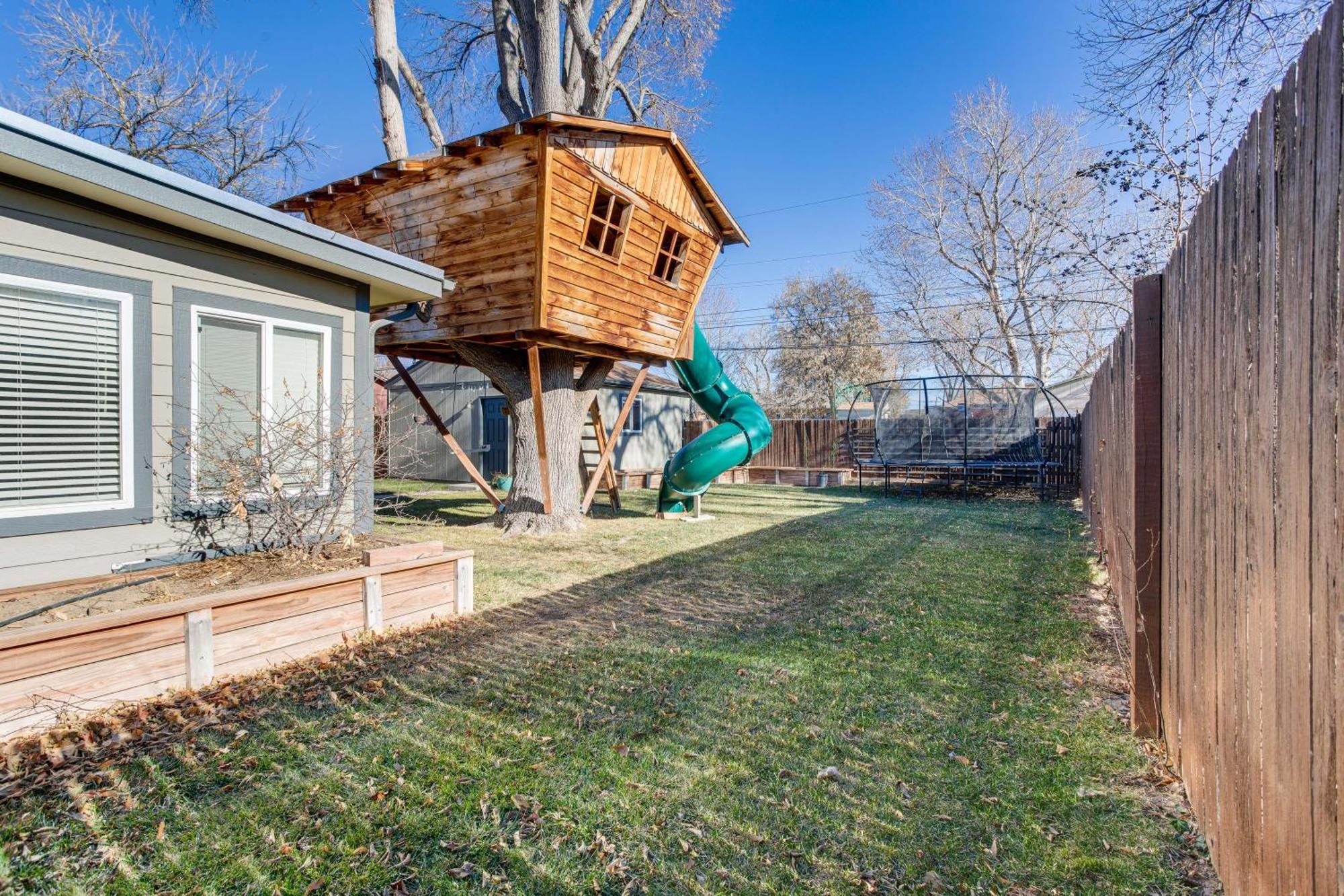 Pet-friendly With Yard, 5 Mi To Downtown Holiday home *