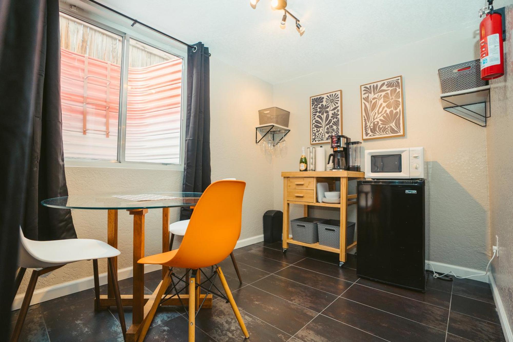 Guest house Windsor Retreat Private Basement Denver