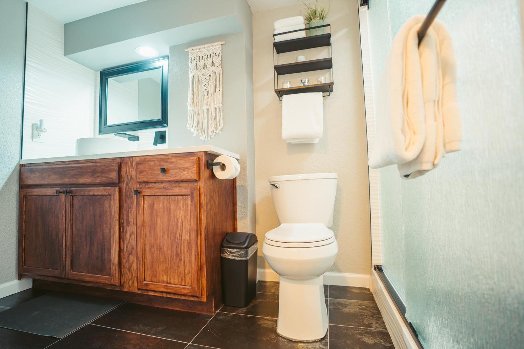 Guest house Windsor Retreat Private Basement Denver