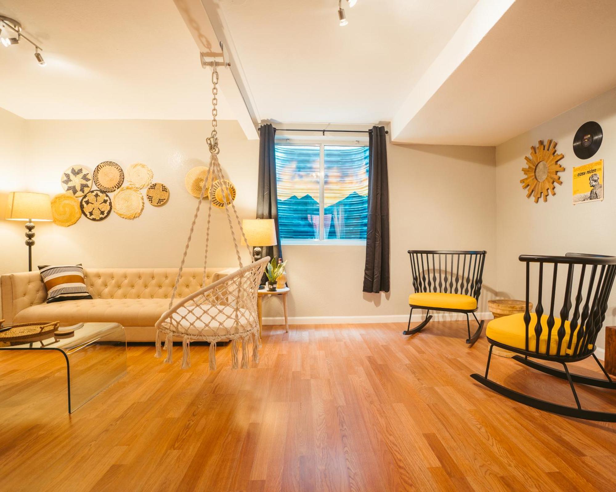 Windsor Retreat Private Basement * Denver