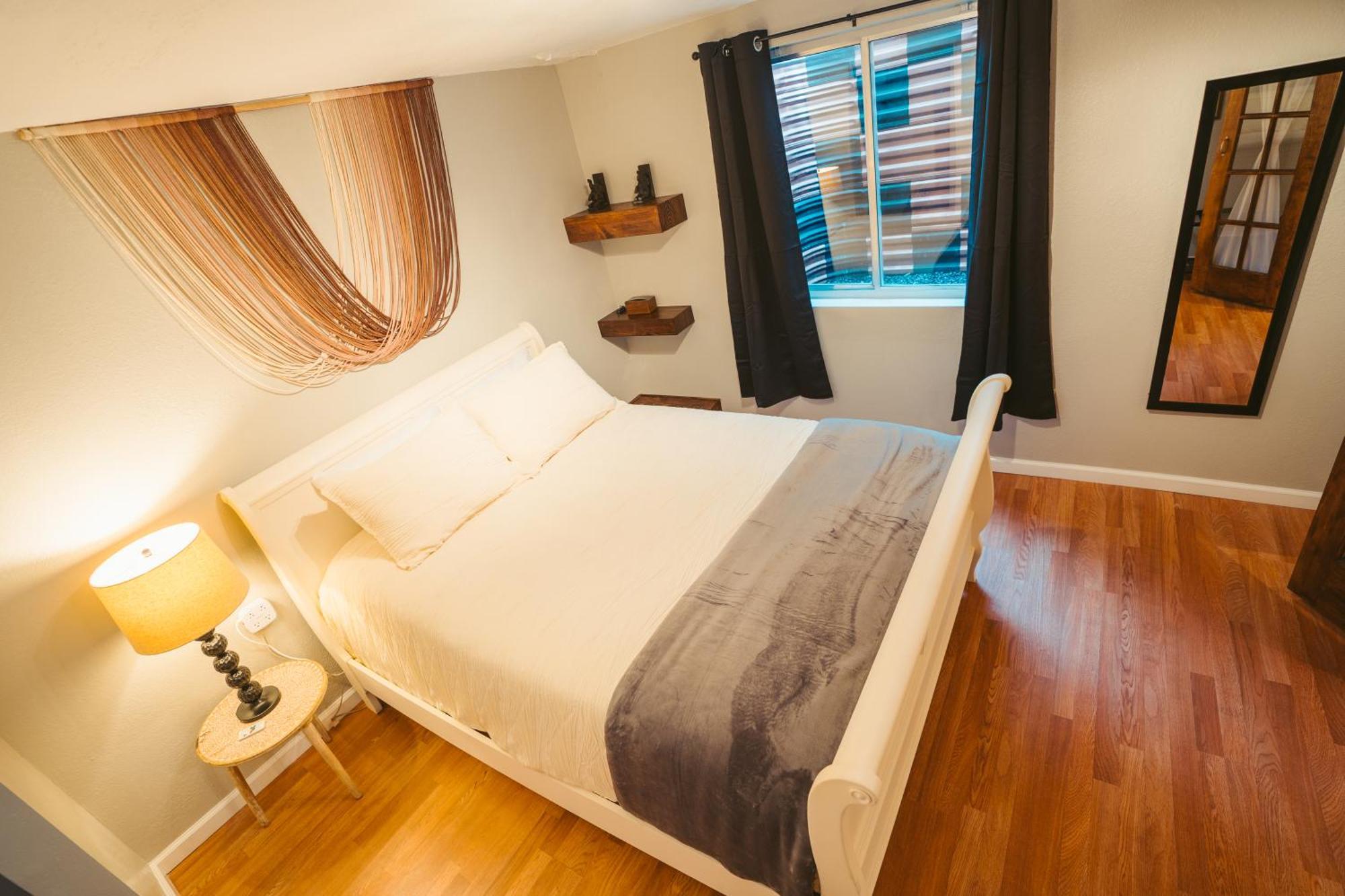 Windsor Retreat Private Basement * Denver