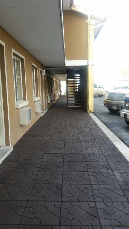 Super 8 By Wyndham Motel 2*