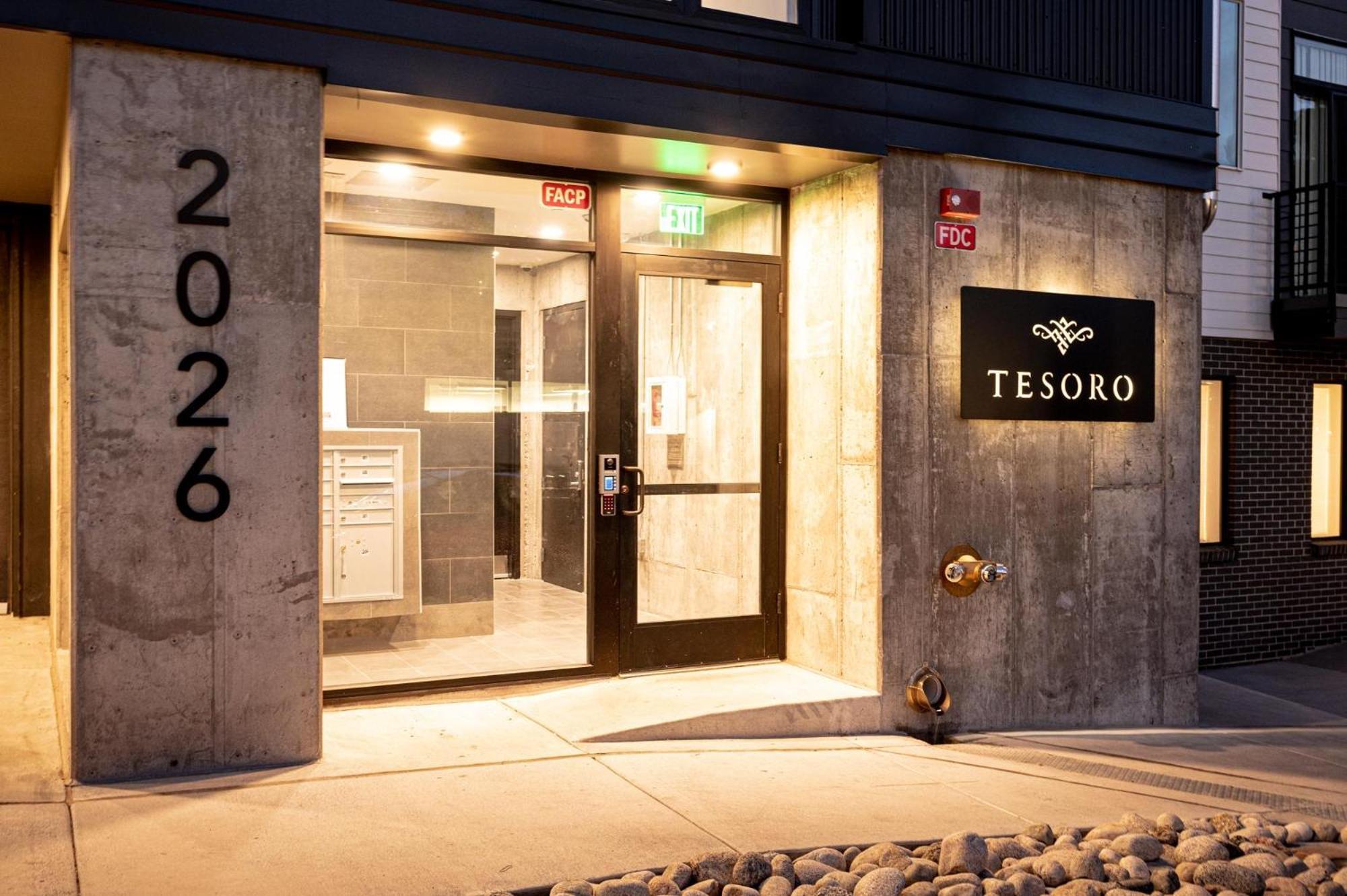 Contemporary - Grill - Balcony - Tesoro Denver