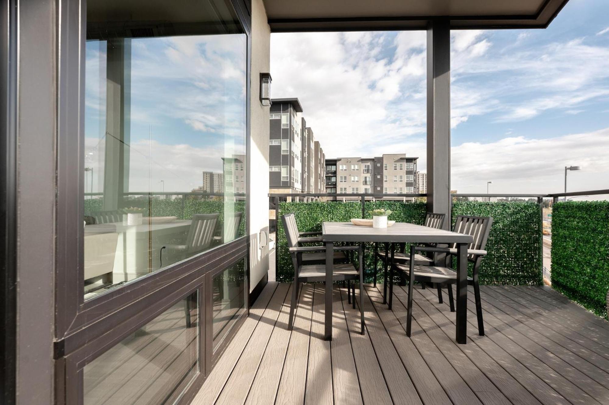 Contemporary - Grill - Balcony - Tesoro Holiday home *