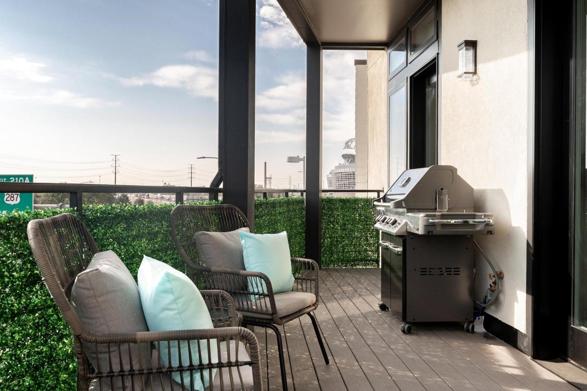 Contemporary - Grill - Balcony - Tesoro * Denver