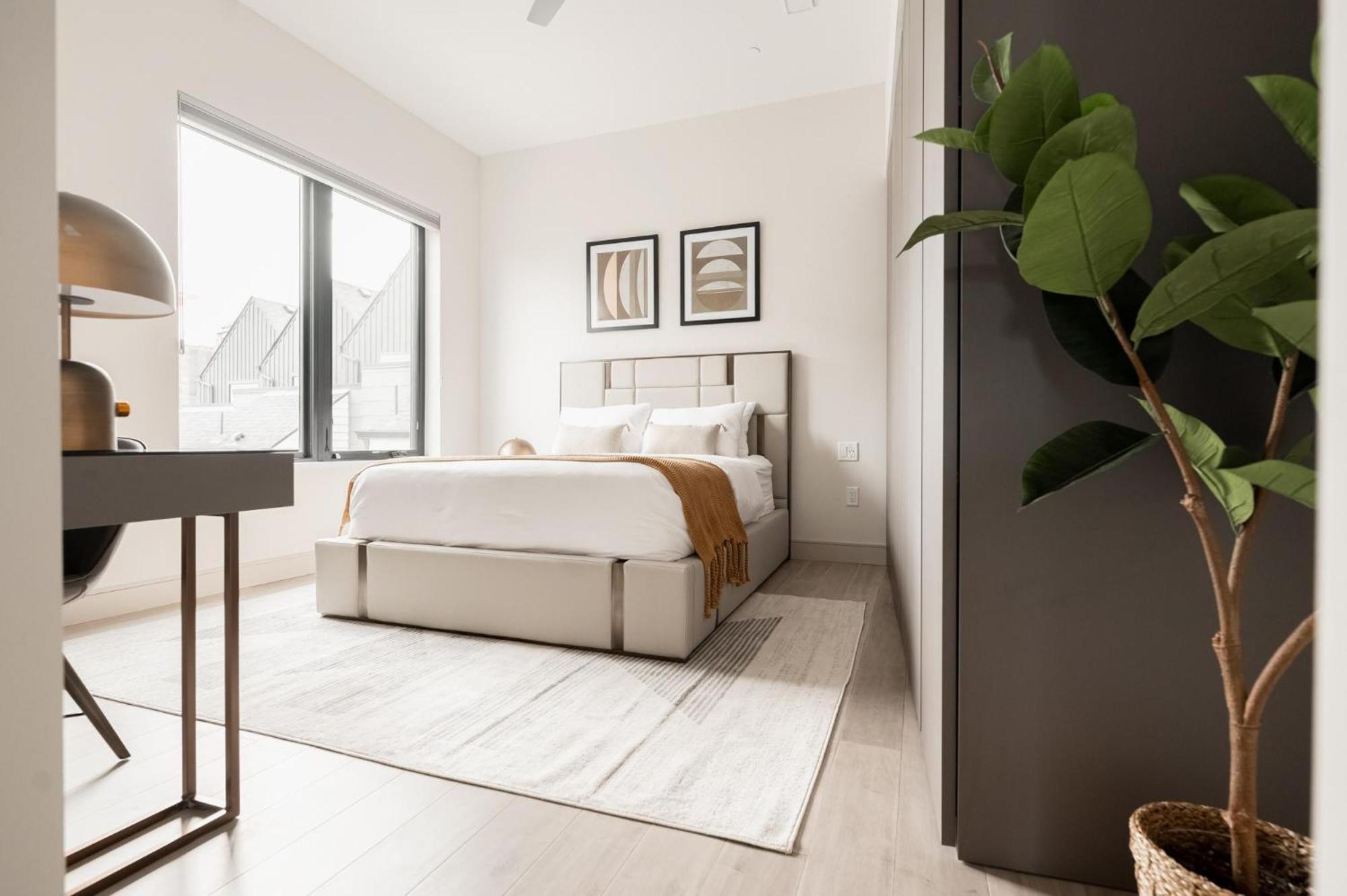 Holiday home Views! - Chic Jefferson Park - Tesoro