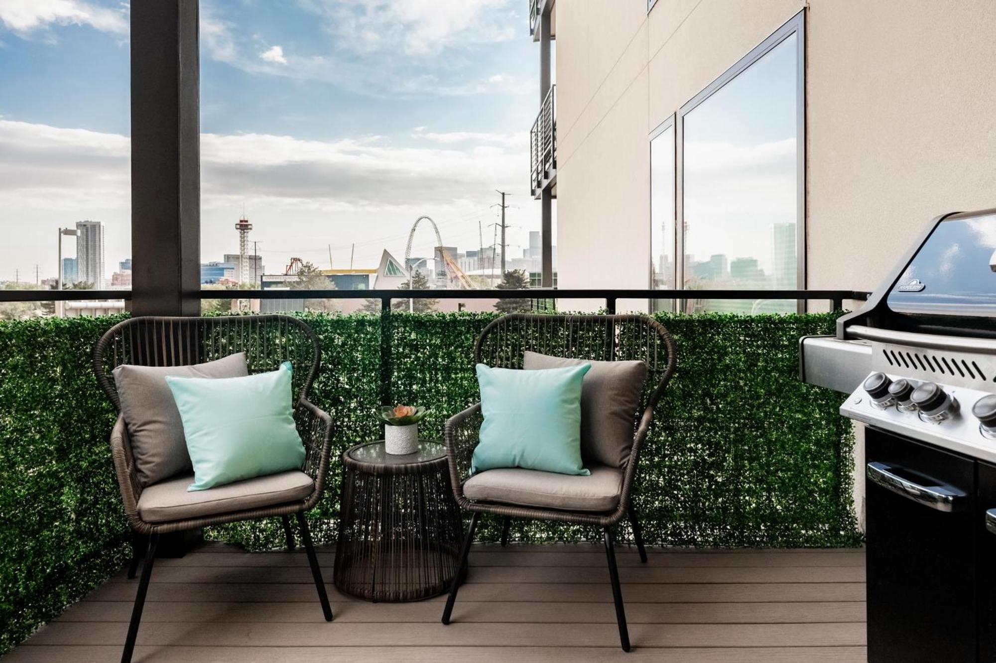 Gameday Oasis - Private Balcony - Jefferson Park - Tesoro *