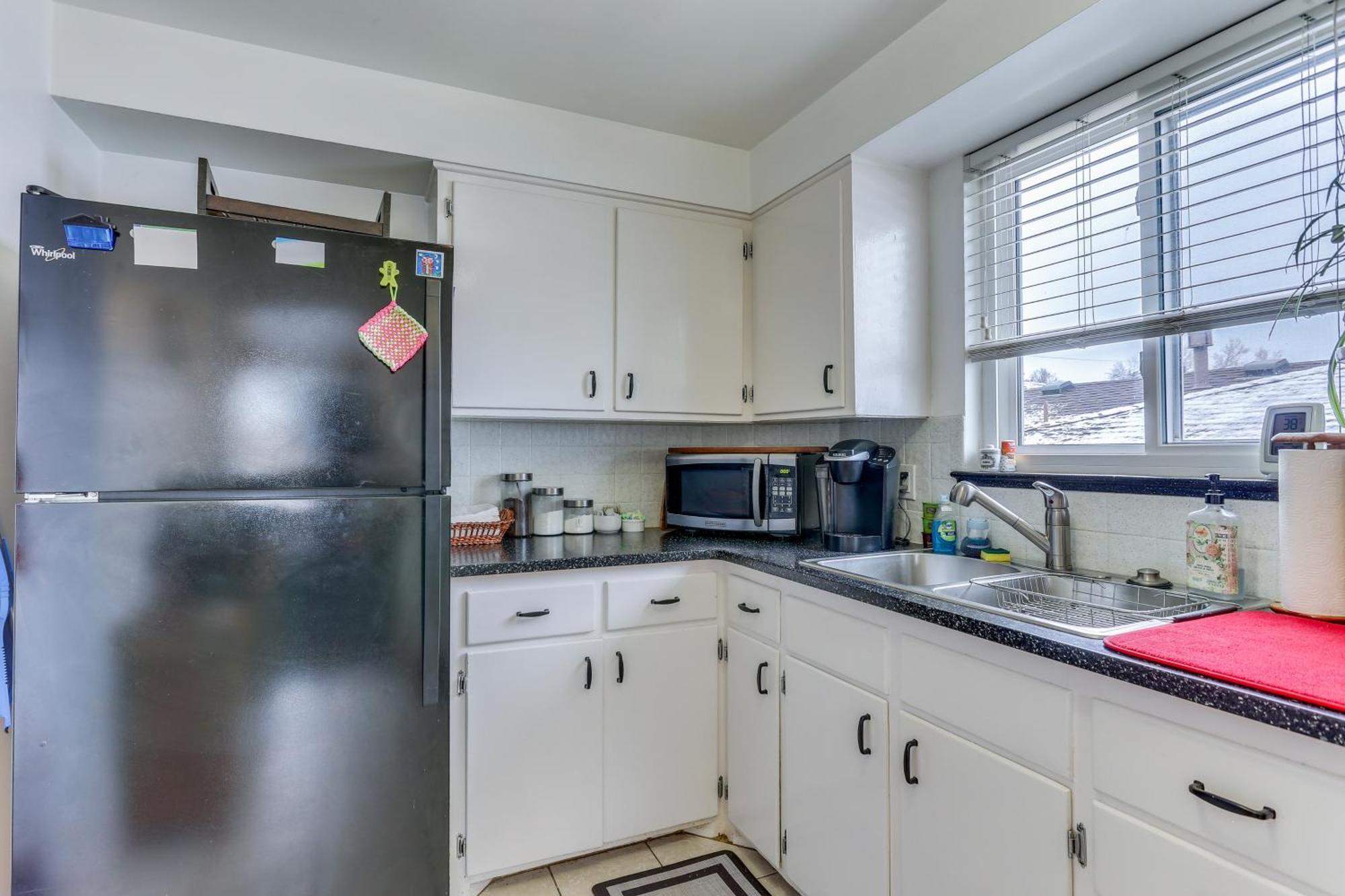 Dog-friendly With Shared Yard! *