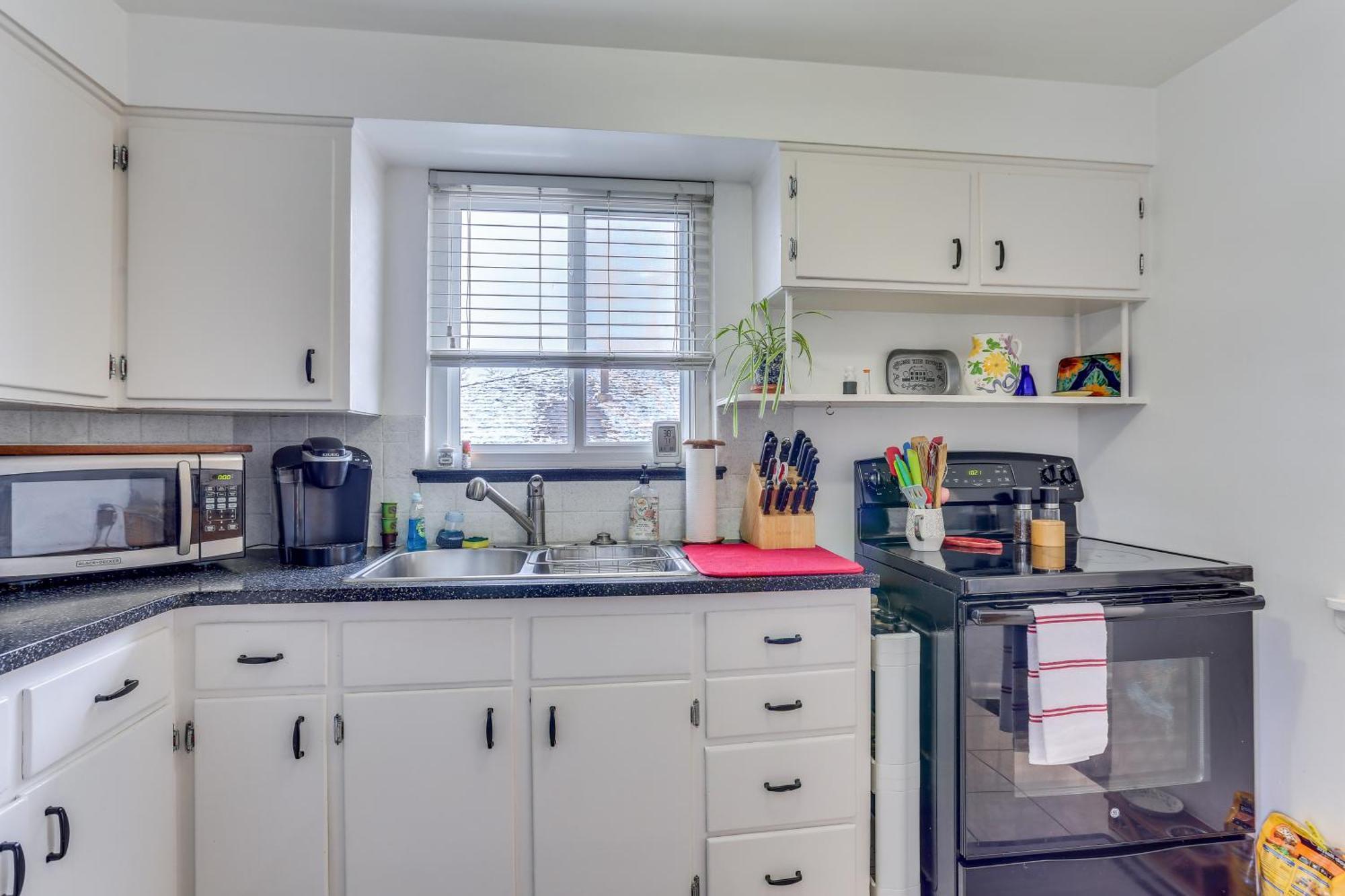Dog-friendly With Shared Yard! Denver