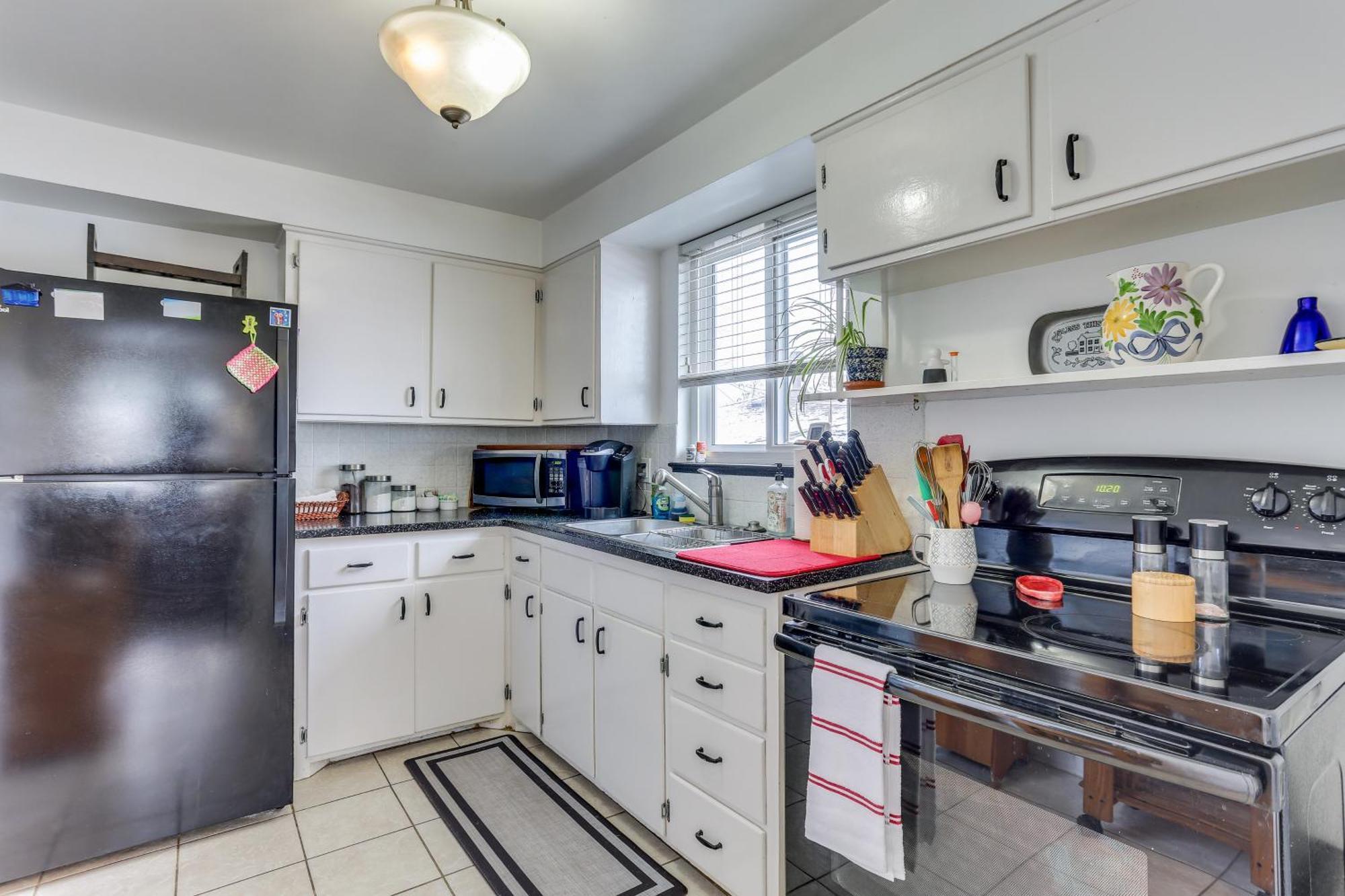 Dog-friendly With Shared Yard!